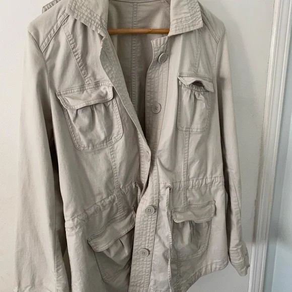 Ricki’s light jacket - Picture 1 of 2
